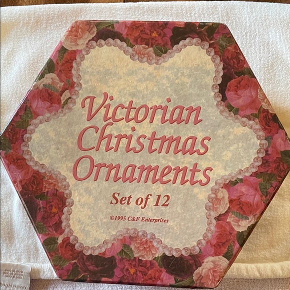 Vintage set of 11 Victorian Hearts and Spheres - Picture 14 of 15